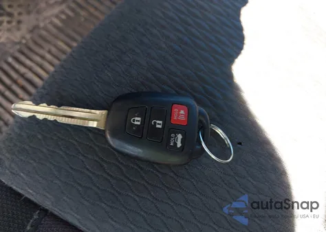 2017 Toyota Corolla Le z USA, uszkodzony, nr VIN 5YFBURHE4HP579903